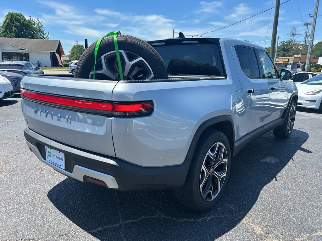 2024 Rivian R1T view 3