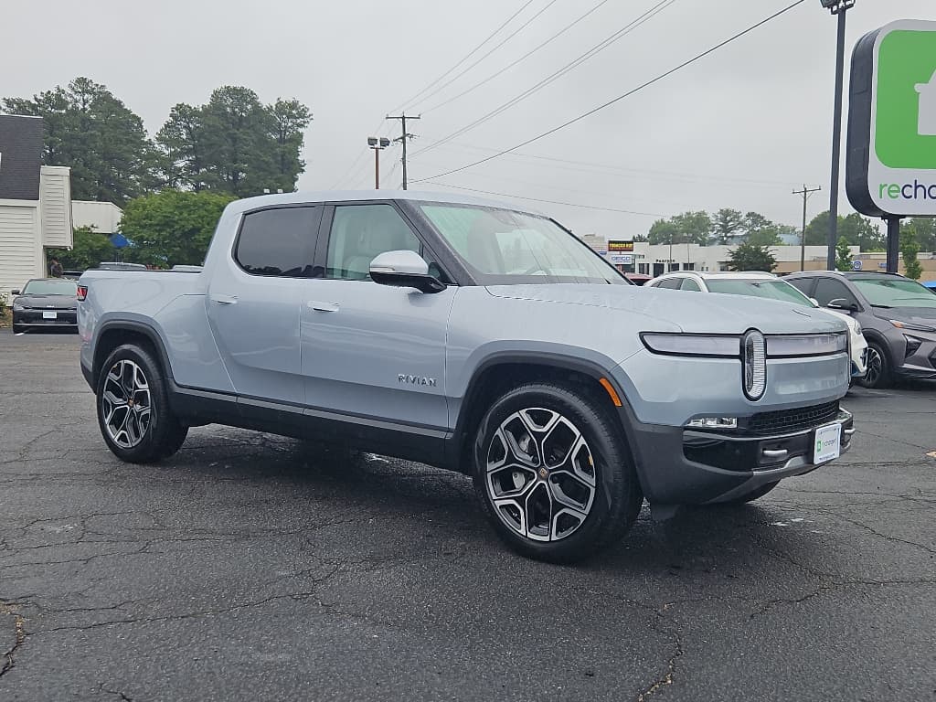 2024 Rivian R1T view 8