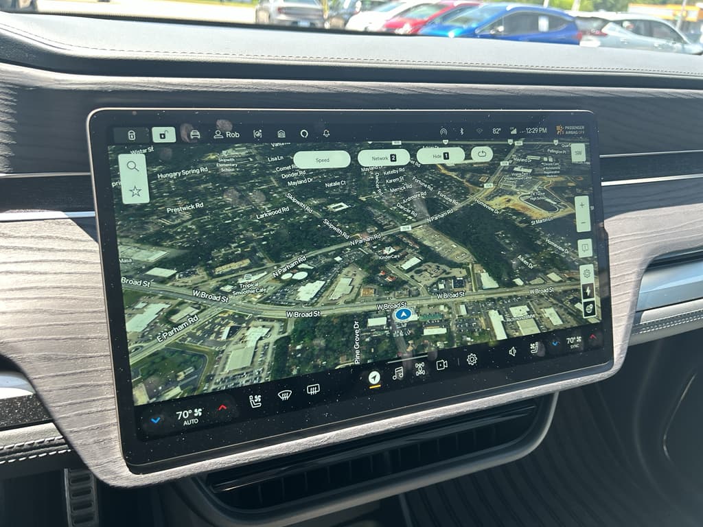 2024 Rivian R1T view 9