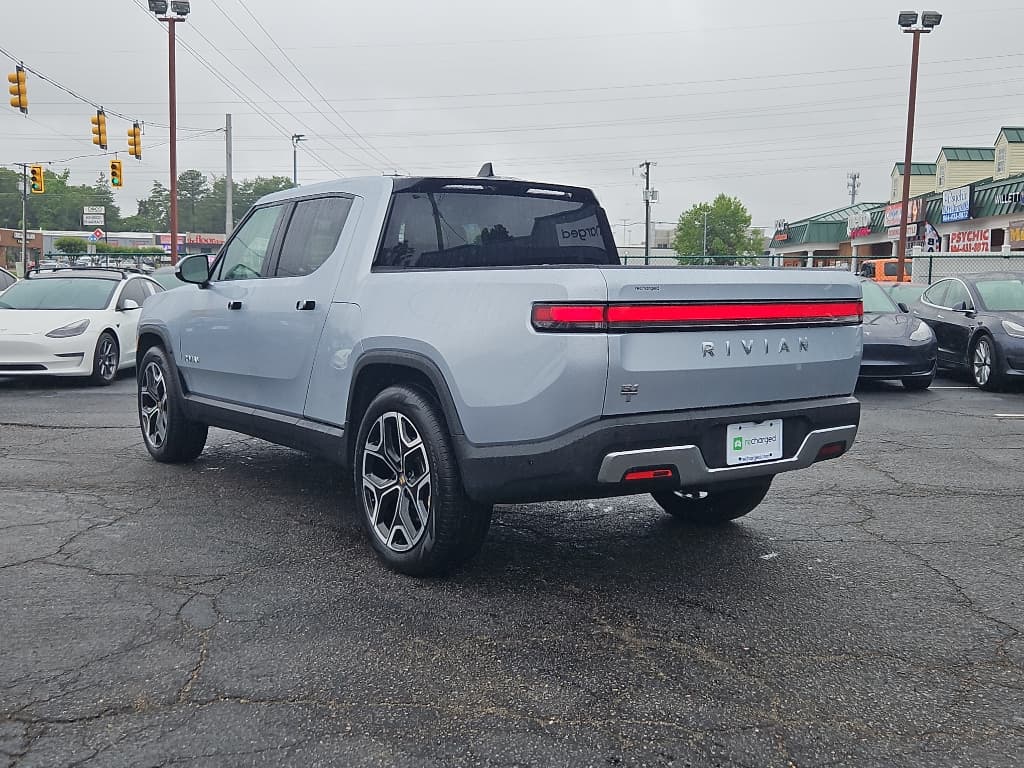 2024 Rivian R1T view 6