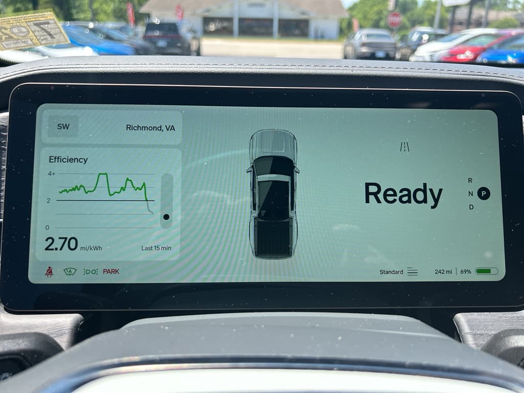 2024 Rivian R1T view 8