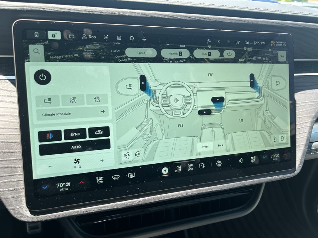 2024 Rivian R1T view 12