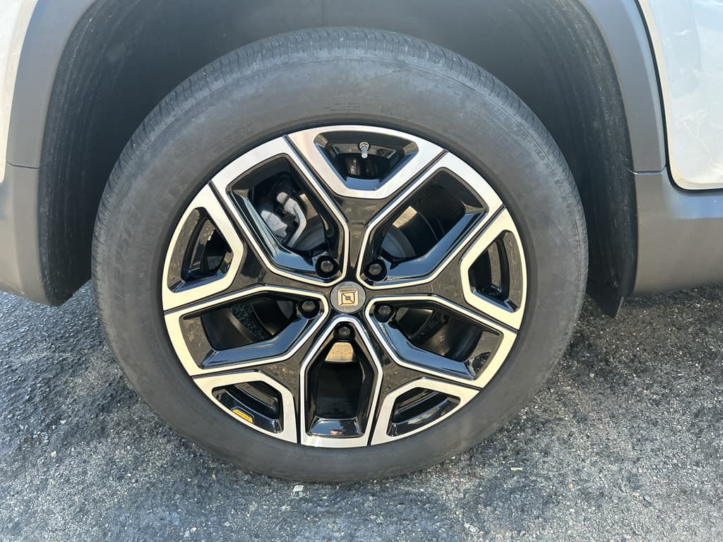2024 Rivian R1T view 29