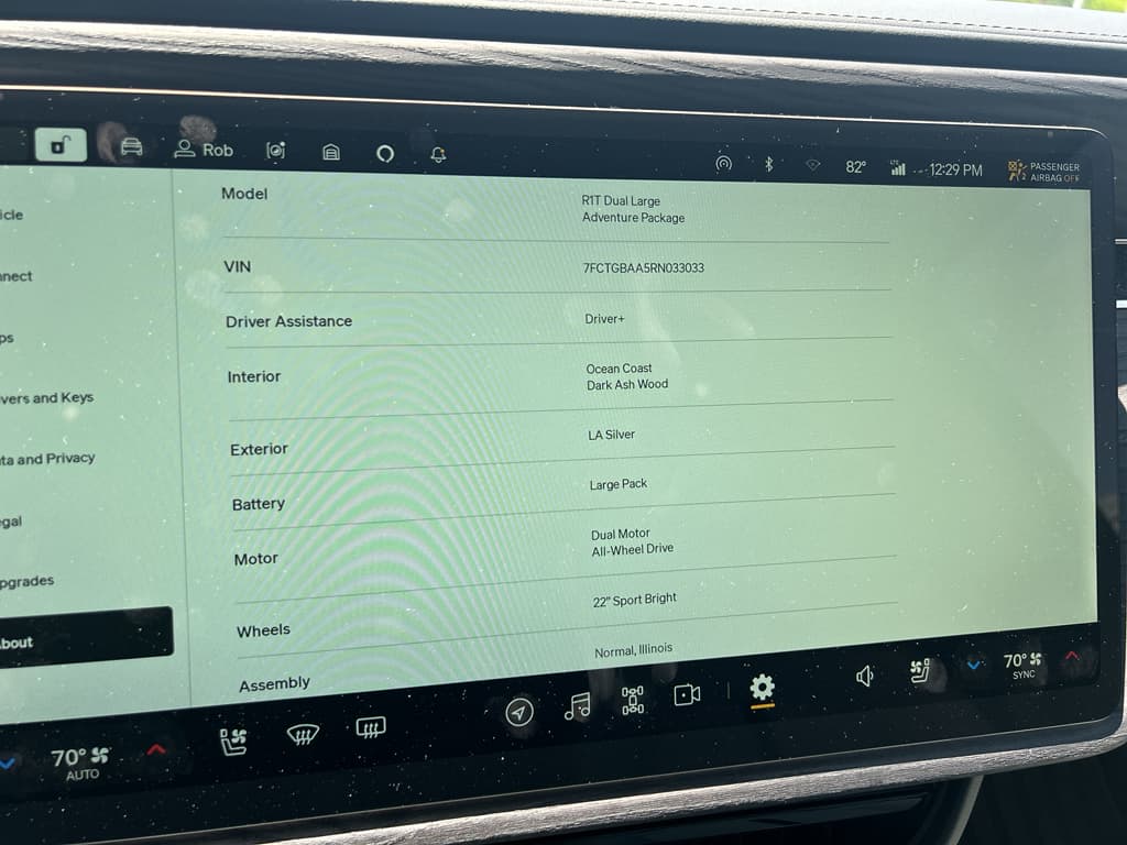 2024 Rivian R1T view 11