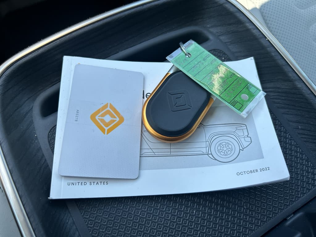 2024 Rivian R1T view 15