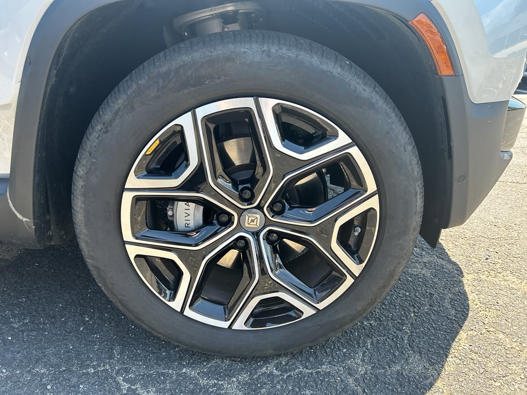 2024 Rivian R1T view 31