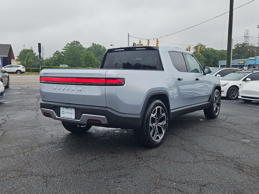 2024 Rivian R1T view 7