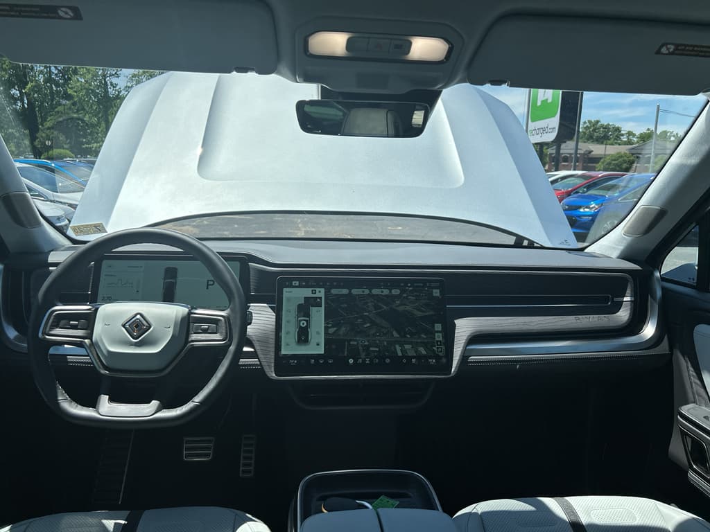 2024 Rivian R1T view 13