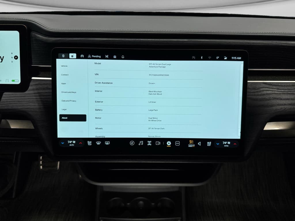 2024 Rivian R1T view 20