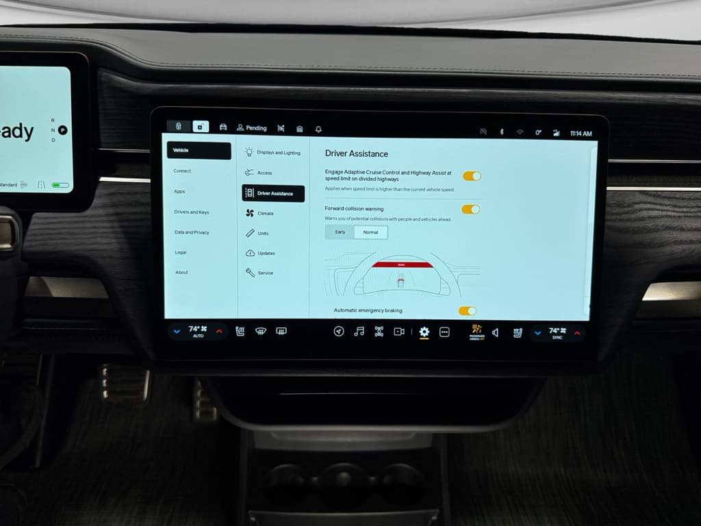 2024 Rivian R1T view 18