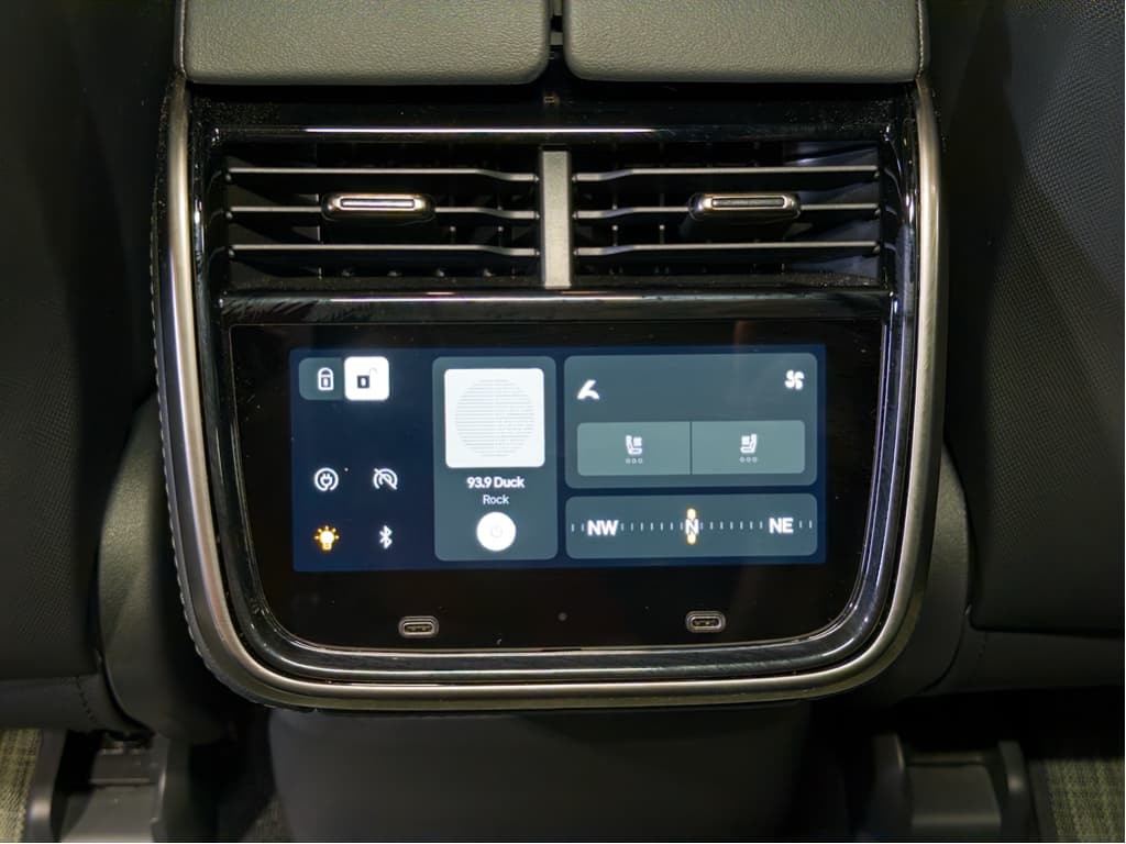 2024 Rivian R1T view 27