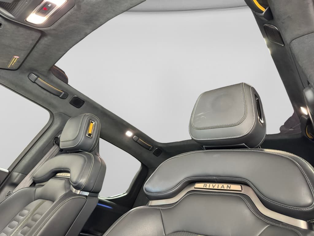 2024 Rivian R1T view 24