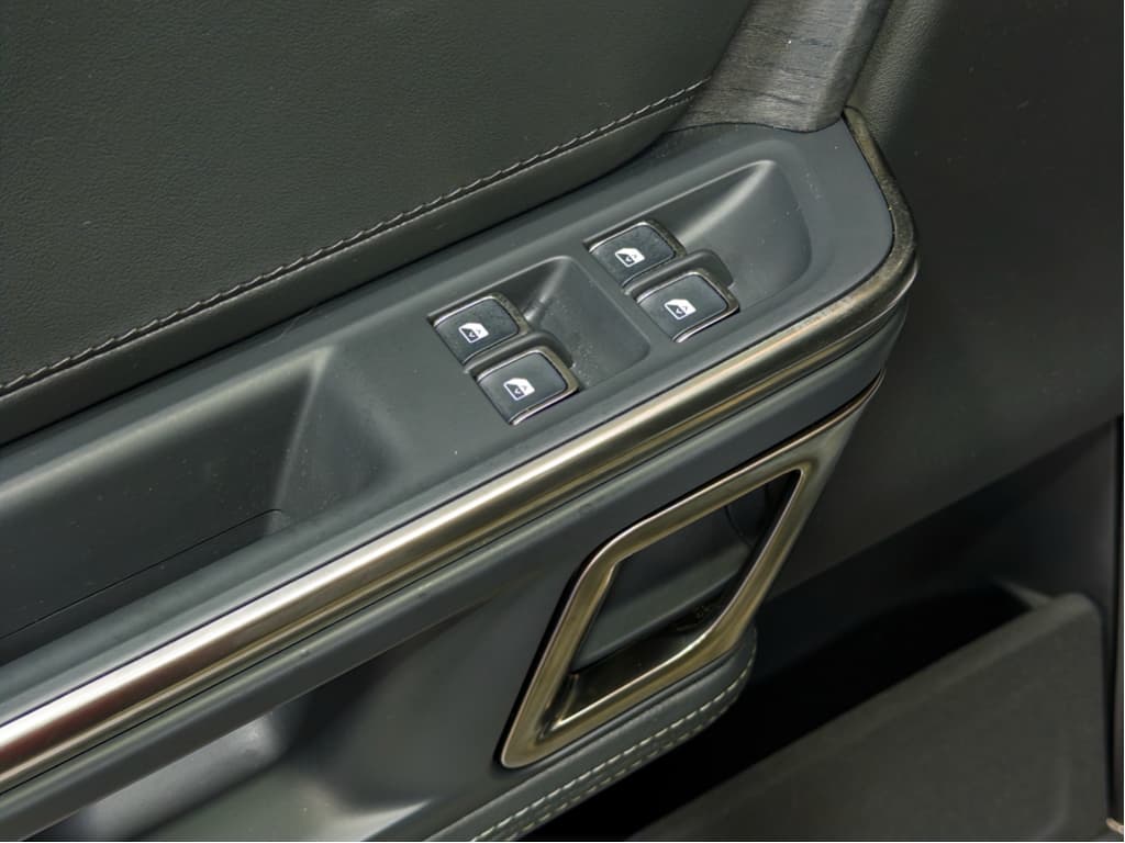 2024 Rivian R1T view 9