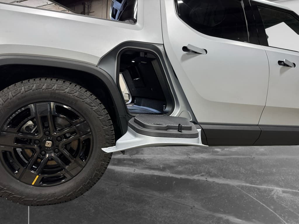 2024 Rivian R1T view 29