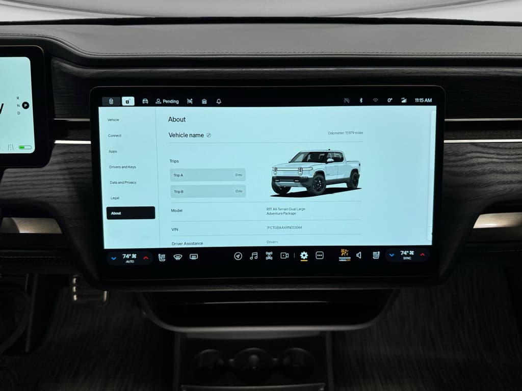 2024 Rivian R1T view 19