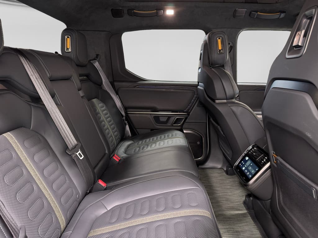 2024 Rivian R1T view 25