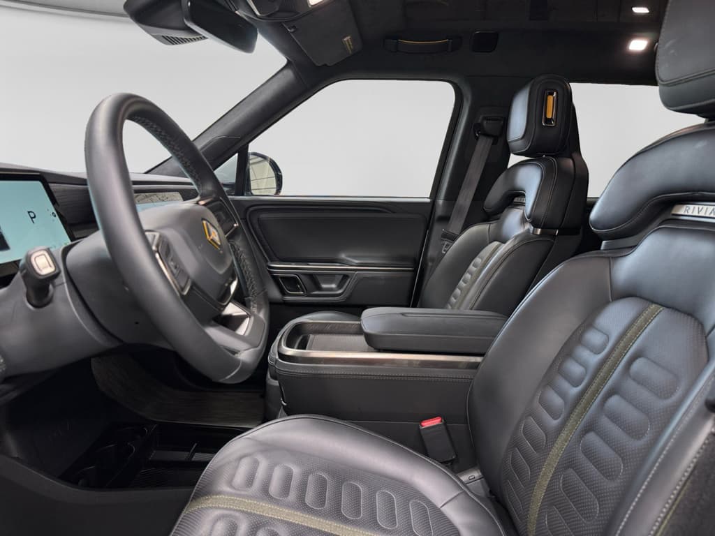 2024 Rivian R1T view 23