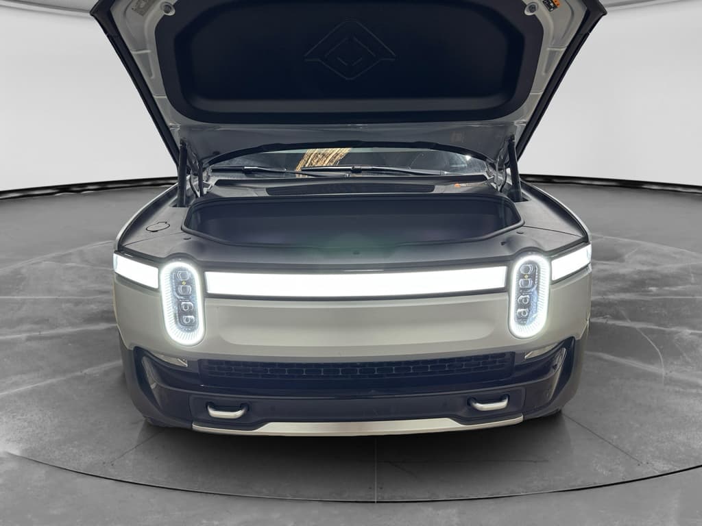 2024 Rivian R1T view 30