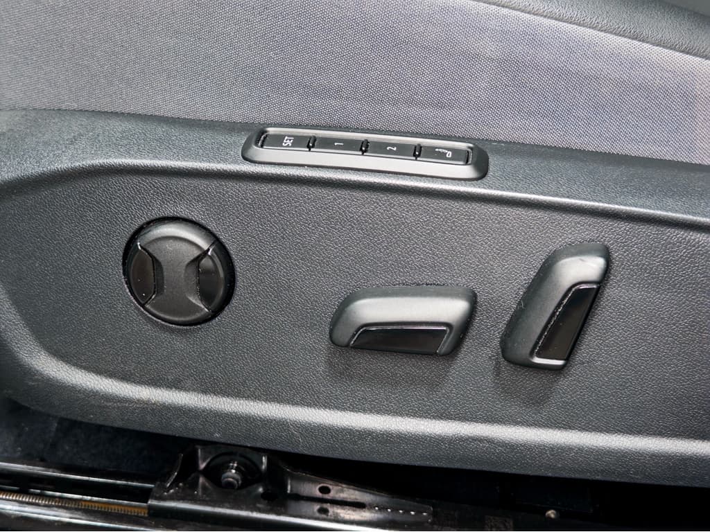 2023 Volkswagen ID.4 view 6