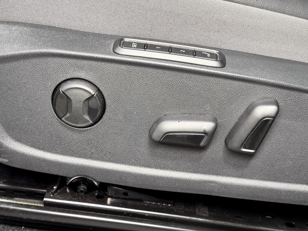 2023 Volkswagen ID.4 view 6