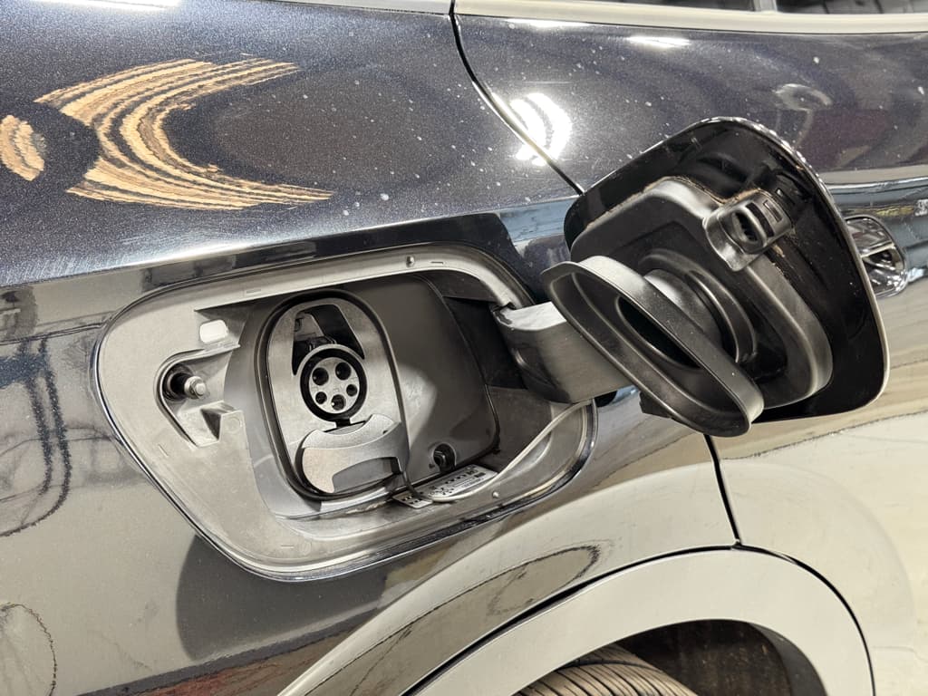 2023 Volkswagen ID.4 view 5