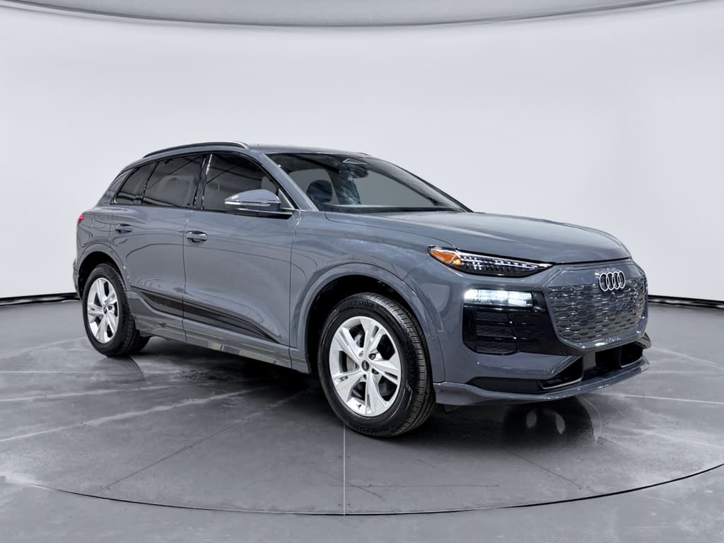 2025 Audi Q6 e-tron view 4