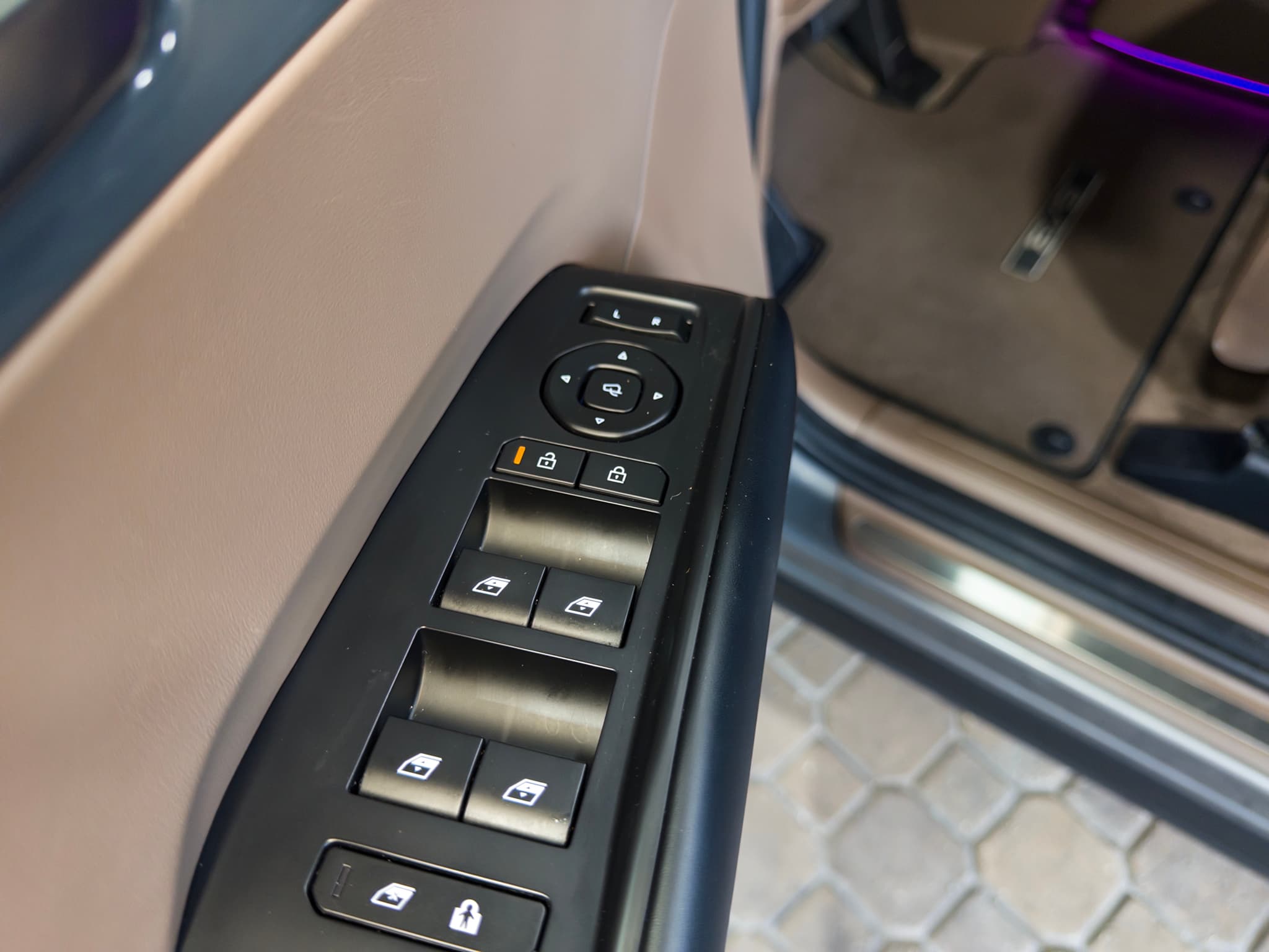 2024 Kia EV9 view 7