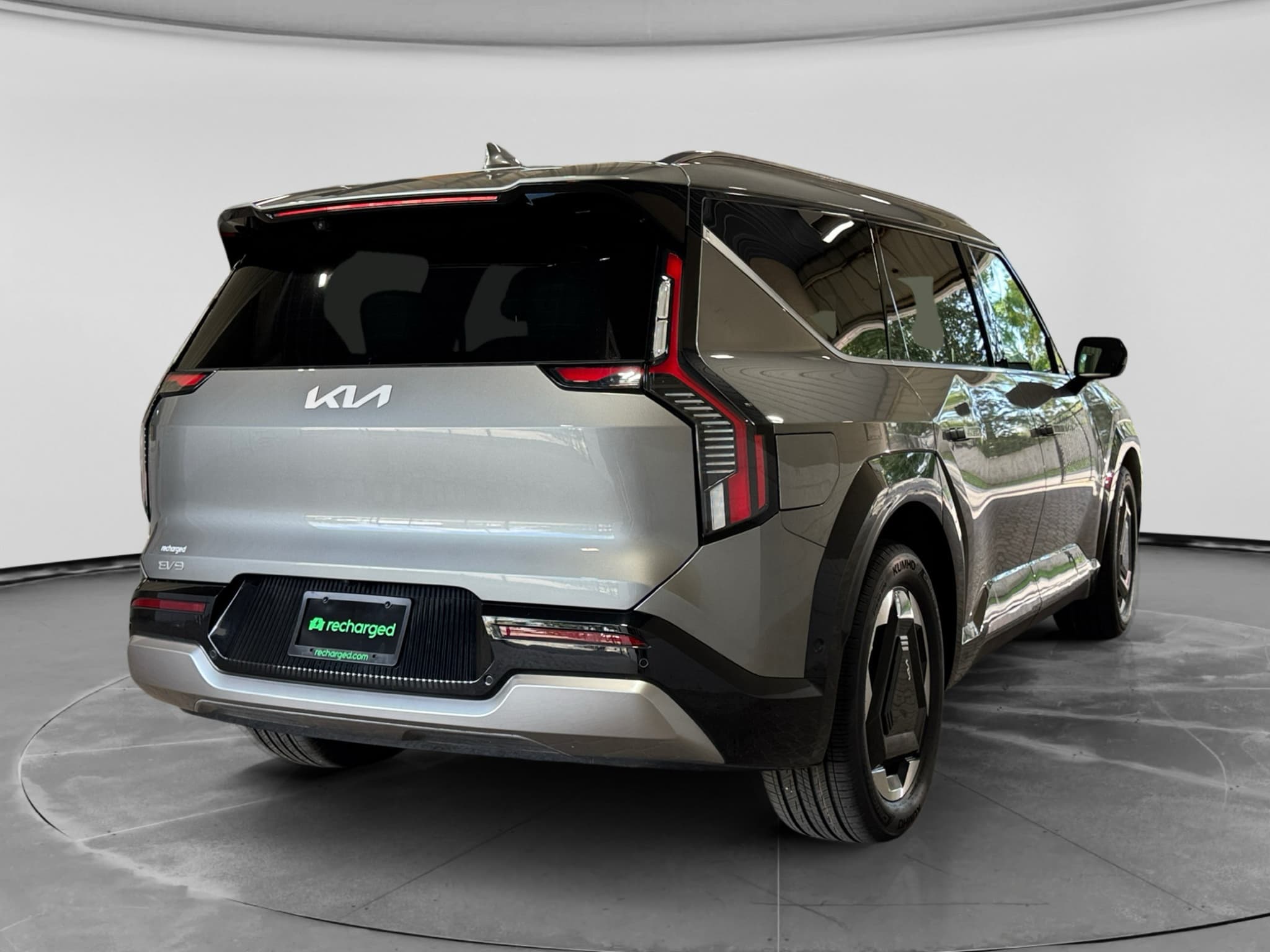 2024 Kia EV9 view 3