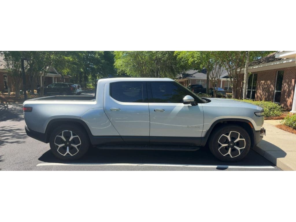 2024 Rivian R1T view 3