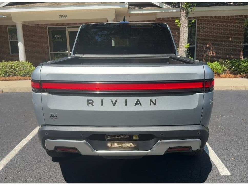 2024 Rivian R1T view 4