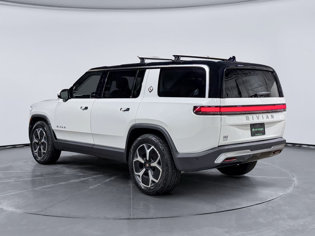 2024 Rivian R1S view 2