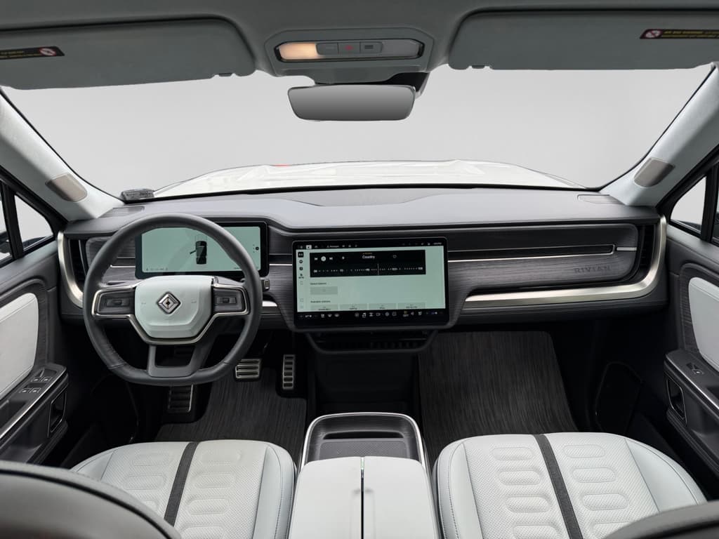 2024 Rivian R1S view 15