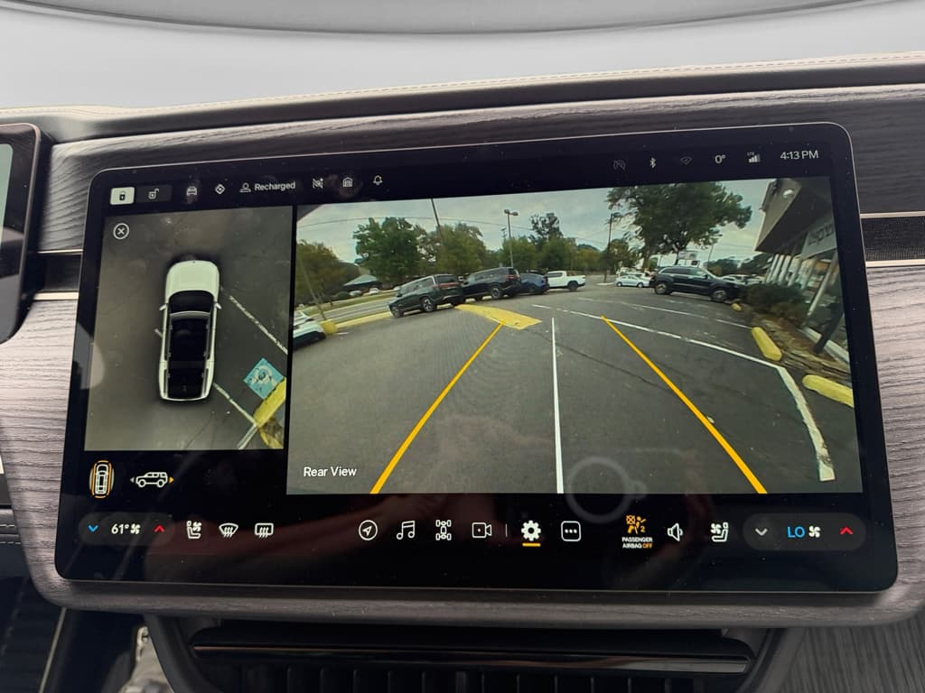 2024 Rivian R1S view 14