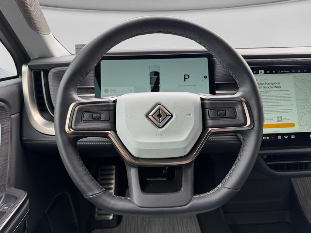 2024 Rivian R1S view 8