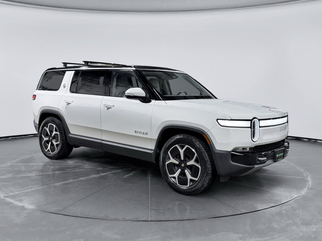 2024 Rivian R1S view 4