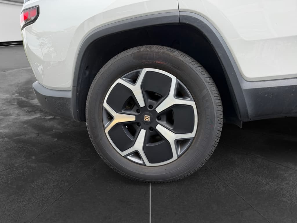 2024 Rivian R1S view 36