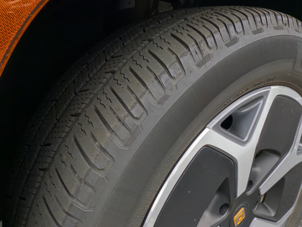 2024 Rivian R1S view 37