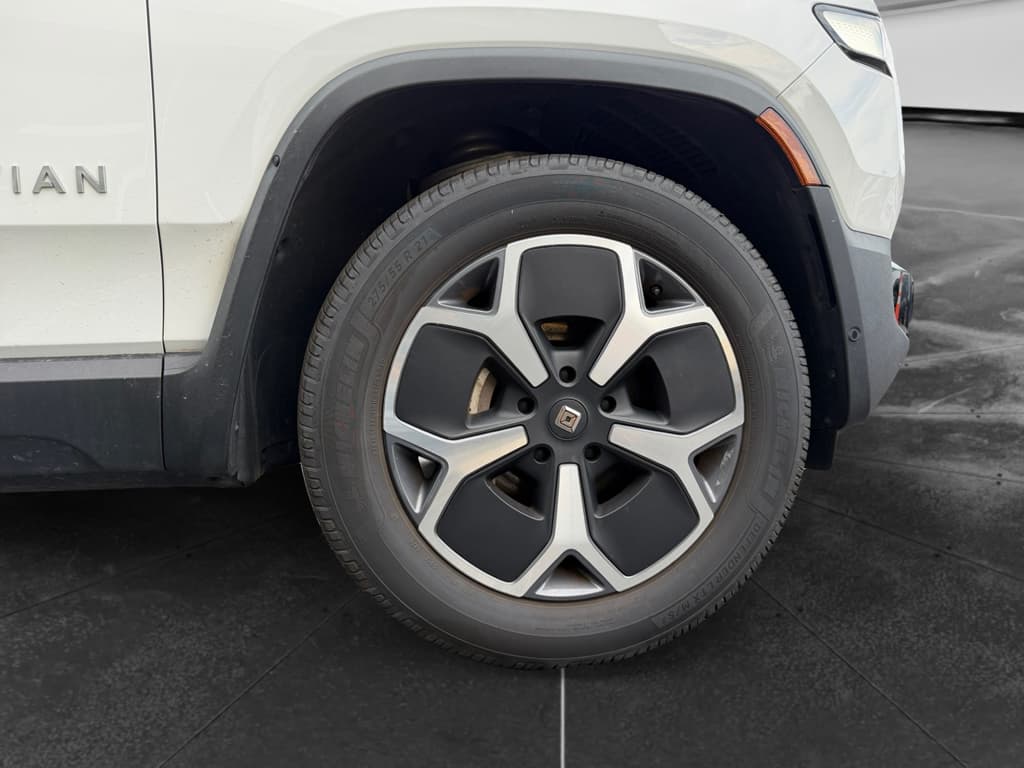 2024 Rivian R1S view 30