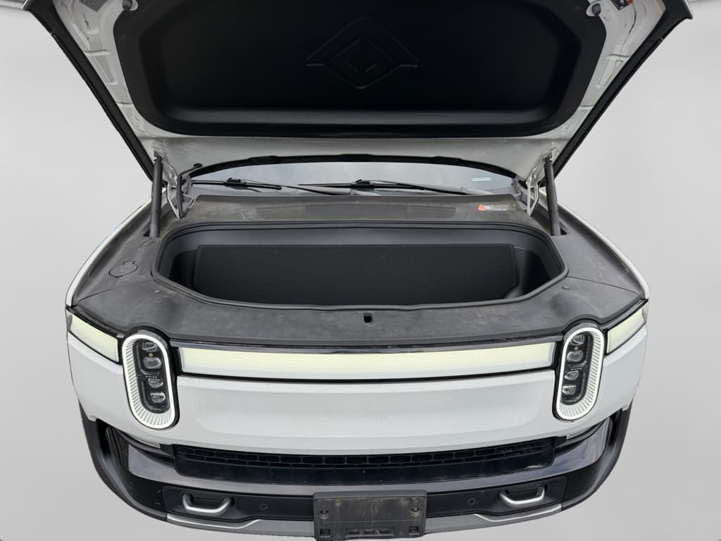 2024 Rivian R1S view 25