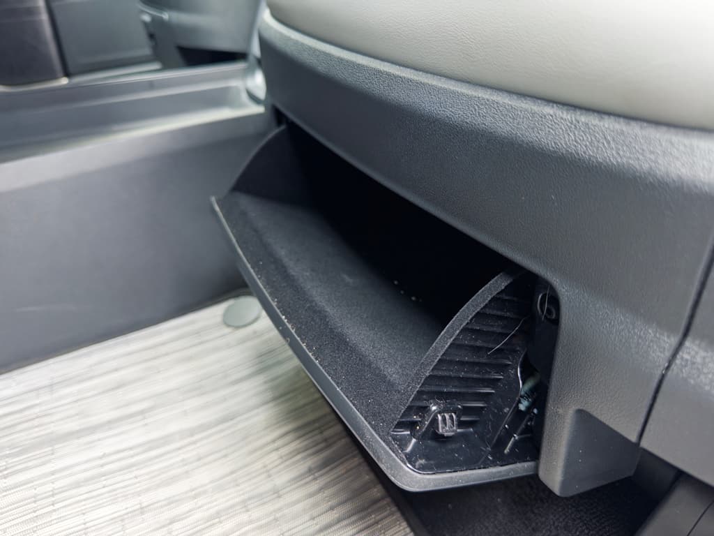 2024 Rivian R1S view 21