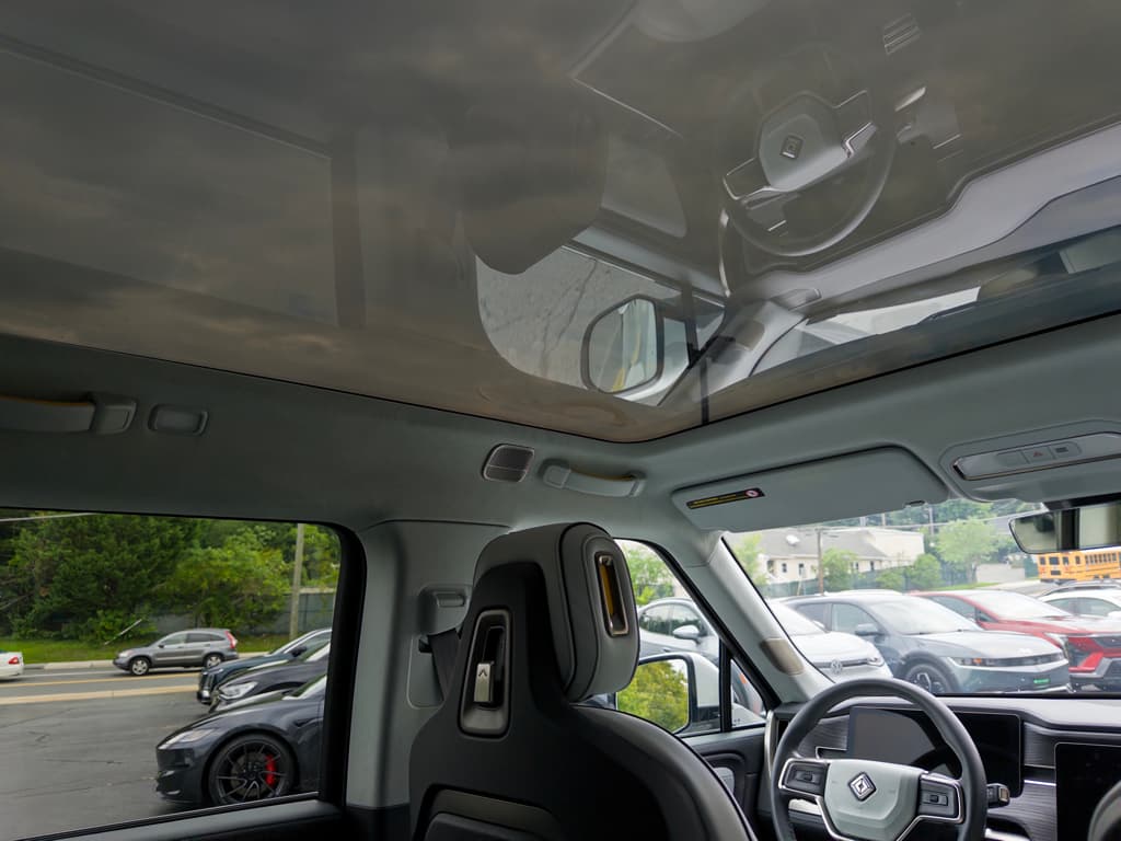 2024 Rivian R1S view 24