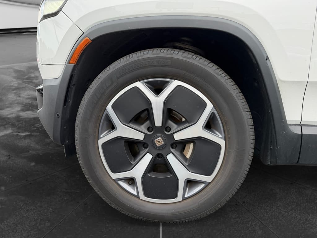 2024 Rivian R1S view 34