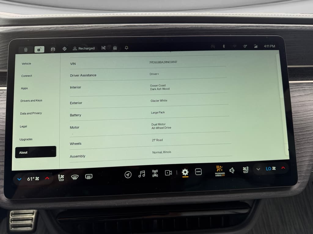 2024 Rivian R1S view 13