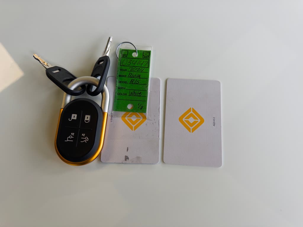 2024 Rivian R1S view 23