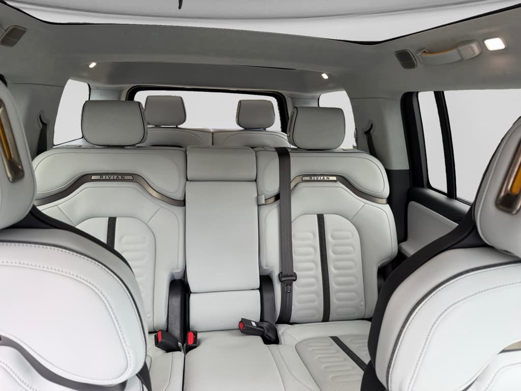 2024 Rivian R1S view 16