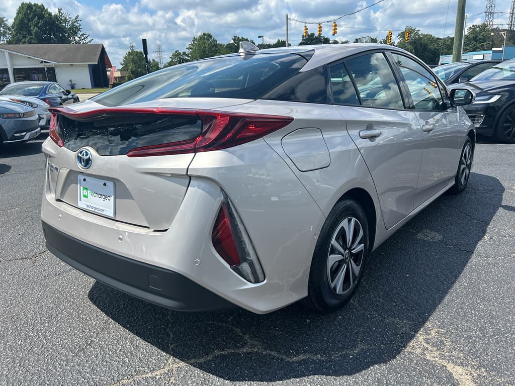 2017 Toyota Prius Prime view 3