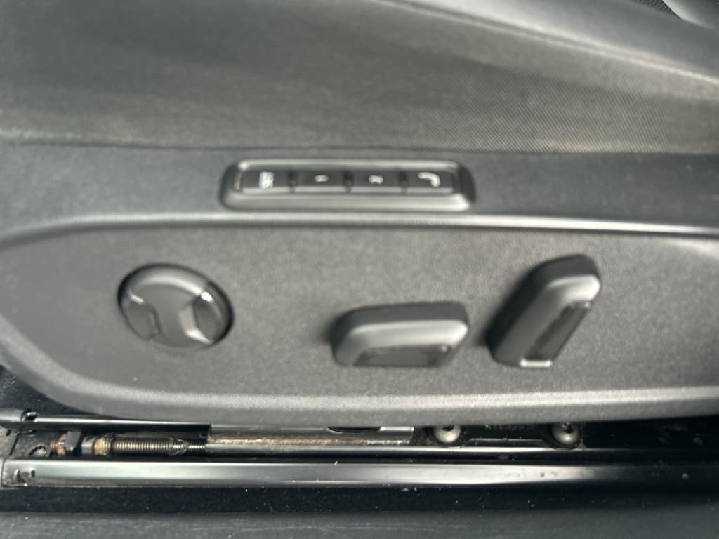2021 Volkswagen ID.4 view 7