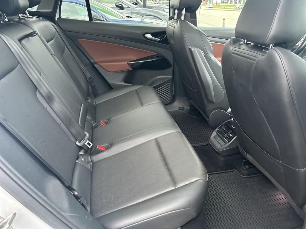 2021 Volkswagen ID.4 view 18