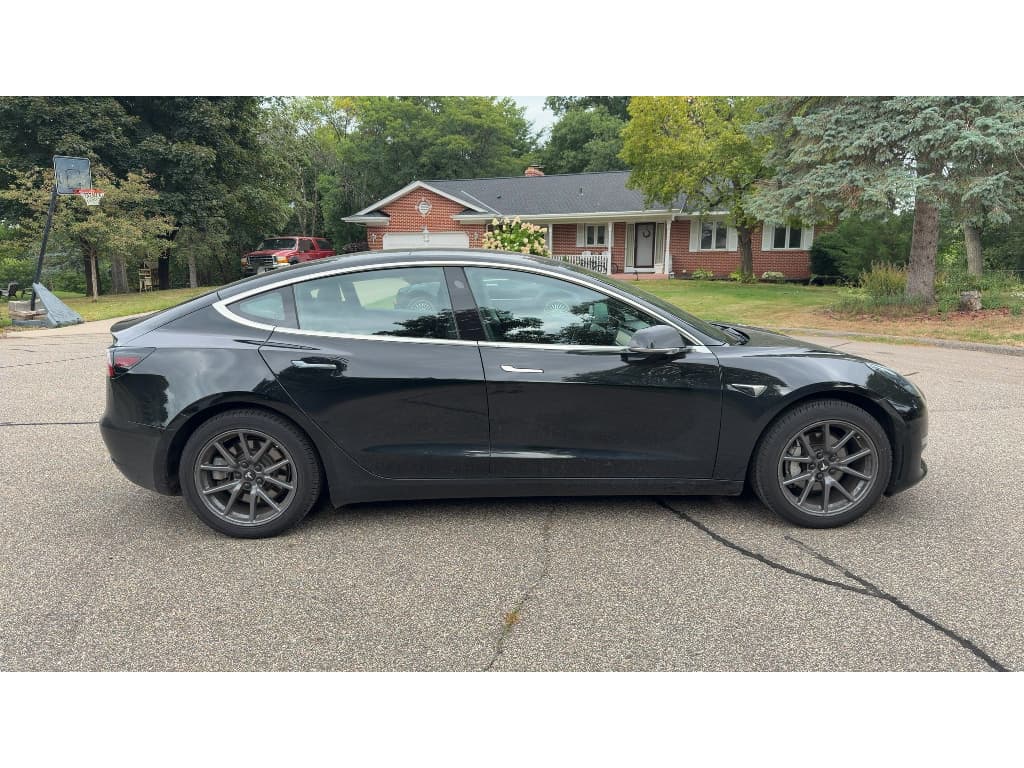 2018 Tesla Model 3 view 3