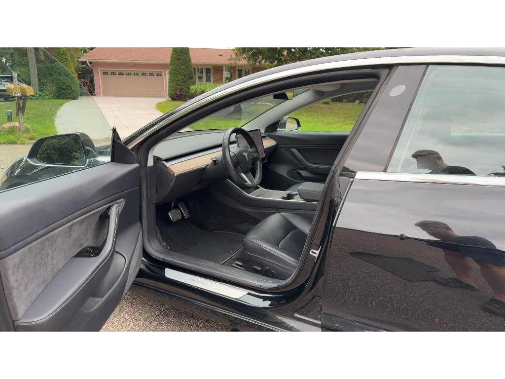 2018 Tesla Model 3 view 5
